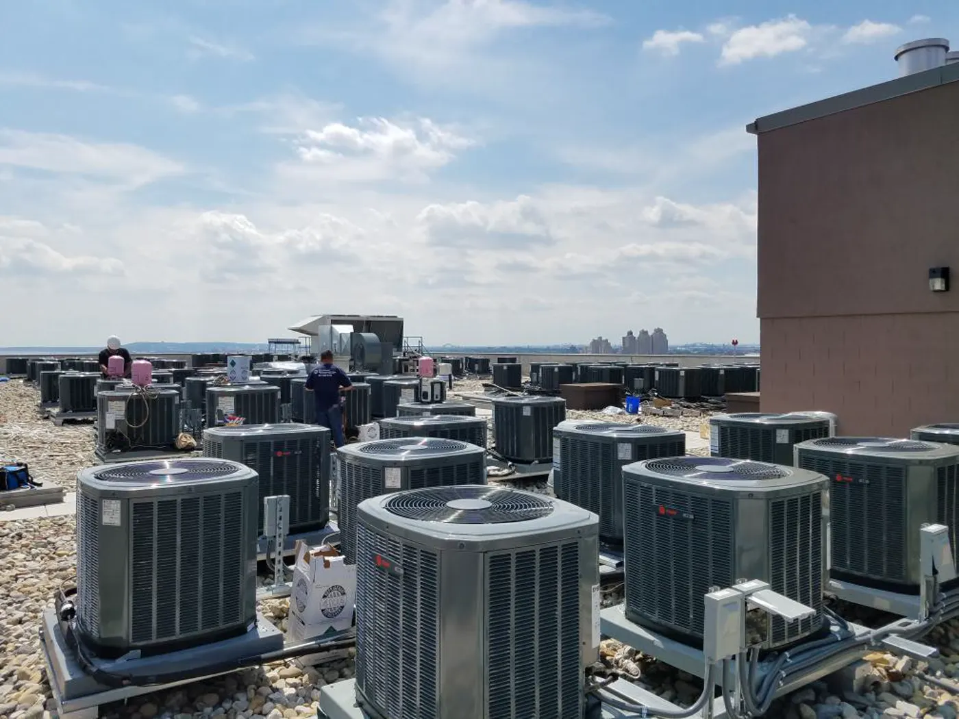 Rooftop heat pump array